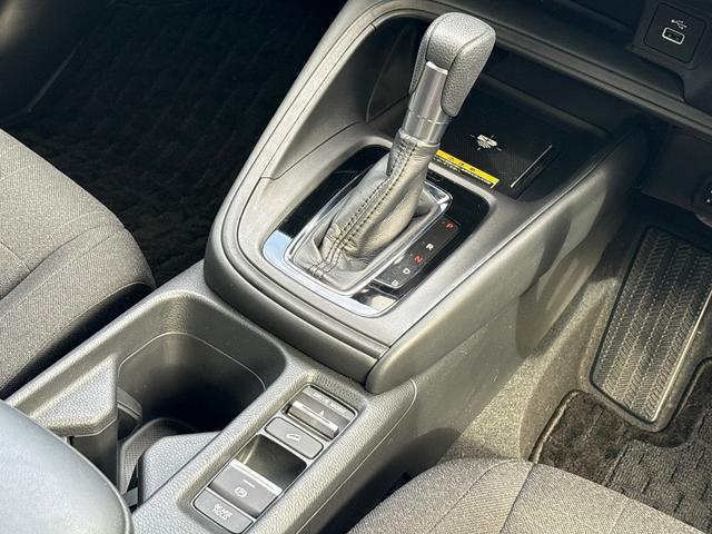 ヴェゼル ｅ：ＨＥＶＸ　純正メモリーナビ　フルセグＴＶ　バックカメラ　前後ドラレコ　ＬＥＤヘッドライト　ＥＴＣ２．０　横滑り防止装置　ホンダセンシング　パドルシフト　ワイヤレス充電器　前後障害物センサー　ＡＡＣ　スマ－トキ－（25枚目）