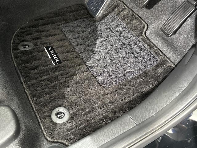 ヴェゼル ｅ：ＨＥＶＸ　純正メモリーナビ　フルセグＴＶ　バックカメラ　前後ドラレコ　ＬＥＤヘッドライト　ＥＴＣ２．０　横滑り防止装置　ホンダセンシング　パドルシフト　ワイヤレス充電器　前後障害物センサー　ＡＡＣ　スマ－トキ－（29枚目）