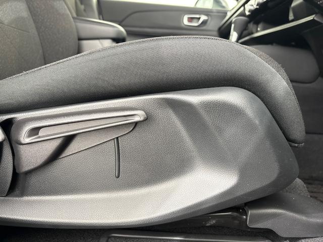 ヴェゼル ｅ：ＨＥＶＸ　純正メモリーナビ　フルセグＴＶ　バックカメラ　前後ドラレコ　ＬＥＤヘッドライト　ＥＴＣ２．０　横滑り防止装置　ホンダセンシング　パドルシフト　ワイヤレス充電器　前後障害物センサー　ＡＡＣ　スマ－トキ－（30枚目）