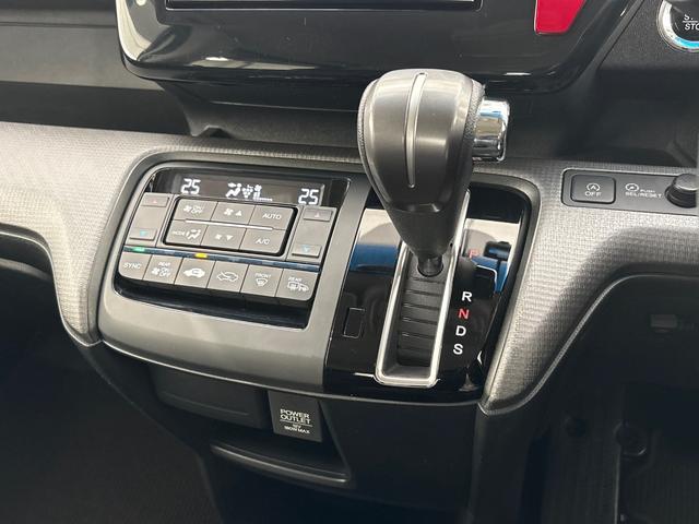ステップワゴンスパーダ スパーダホンダセンシング 7人/禁煙車/リア席モニター/メモリナビVXM-175VFi/ホンダセンシング/フルセグTV/BTA/リアカメラ/ETC/LEDライト/スマートキー/両側電動スライドドア/純正16AW/カーテンAB/(26枚目)