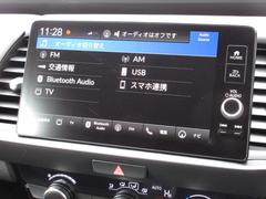 ナビゲーションはホンダコネクトディスプレイが装着されております。ＡＭ、ＦＭ、フルセグＴＶ、Ｂｌｕｅｔｏｏｔｈがご使用いただけます。初めて訪れた場所でも道に迷わず安心ですね！ 4