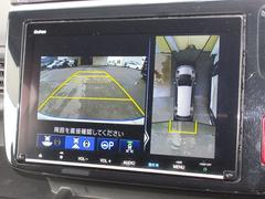 マルチビューカメラシステムを搭載しています！「見通しの悪い交差点での発進」「料金所などへの幅寄せ」「バック駐車」「縦列駐車」といった、多くの人が苦手意識を持ちやすいシーンで効果を発揮します。 6