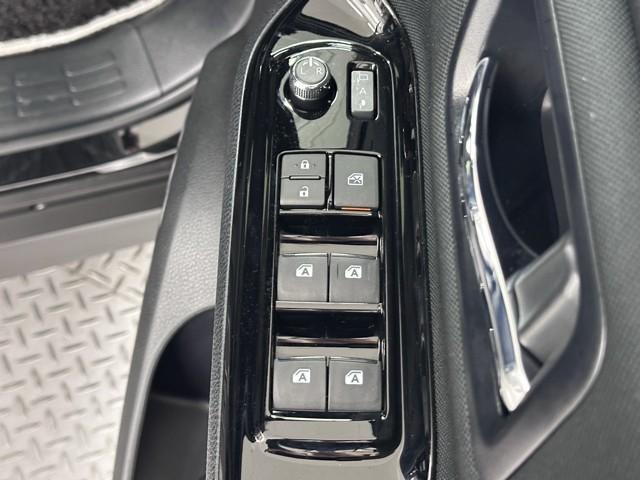 ヴォクシー ZS 煌II 4WD 7人乗り セーフティセンス ICS 9インチナビ フルセグTV CD/DVD再生 バックカメラ ETC ドラレコ クルーズコントロール 両側パワースライドドア LEDライト アルミホイール(16枚目)