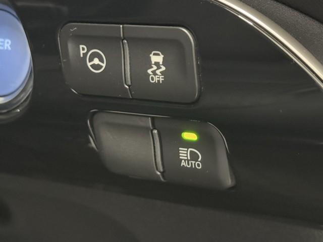 プリウス Sセーフティプラス 衝突回避システム Bモニター ドラレコ付き 定期点検記録簿 LEDライト クルコン ETC装備 スマートKEY ナビTV イモビライザー 横滑り防止機能 PW カーテンエアバッグ キーレスエントリー(11枚目)