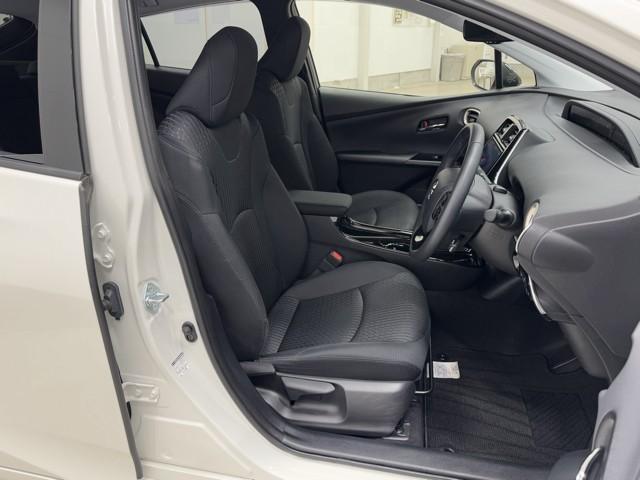 プリウス Sセーフティプラス 衝突回避システム Bモニター ドラレコ付き 定期点検記録簿 LEDライト クルコン ETC装備 スマートKEY ナビTV イモビライザー 横滑り防止機能 PW カーテンエアバッグ キーレスエントリー(14枚目)