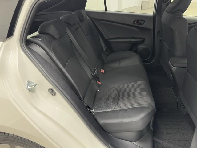 プリウス Sセーフティプラス 衝突回避システム Bモニター ドラレコ付き 定期点検記録簿 LEDライト クルコン ETC装備 スマートKEY ナビTV イモビライザー 横滑り防止機能 PW カーテンエアバッグ キーレスエントリー(15枚目)