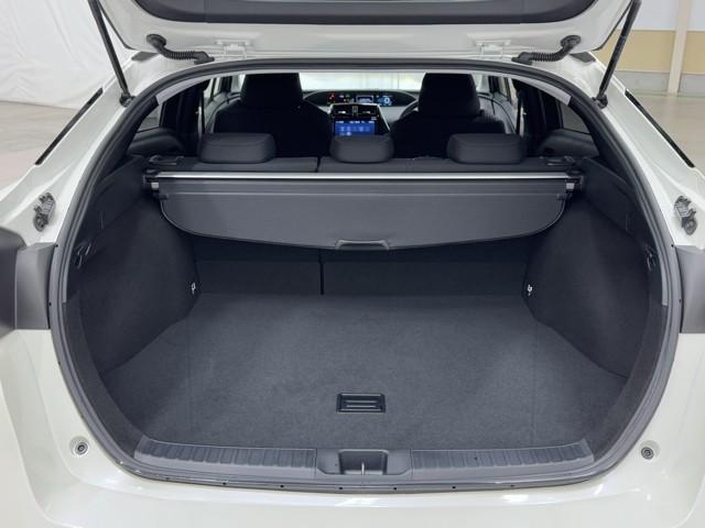 プリウス Sセーフティプラス 衝突回避システム Bモニター ドラレコ付き 定期点検記録簿 LEDライト クルコン ETC装備 スマートKEY ナビTV イモビライザー 横滑り防止機能 PW カーテンエアバッグ キーレスエントリー(16枚目)