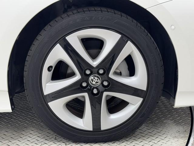 プリウス Sセーフティプラス 衝突回避システム Bモニター ドラレコ付き 定期点検記録簿 LEDライト クルコン ETC装備 スマートKEY ナビTV イモビライザー 横滑り防止機能 PW カーテンエアバッグ キーレスエントリー(18枚目)