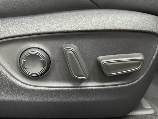 ＲＡＶ４ アドベンチャー　オフロードパッケージ　パワーウインドウ　ＡＡＣ　アルミホイール　記録簿付　キーフリー　ＬＥＤランプ　クルコン　スマートキ　ミュージックプレイヤー接続可　メモリナビ　運転席パワーシート　地デジ　横滑り防止装置　ＡＢＳ　ＰＳ（16枚目）