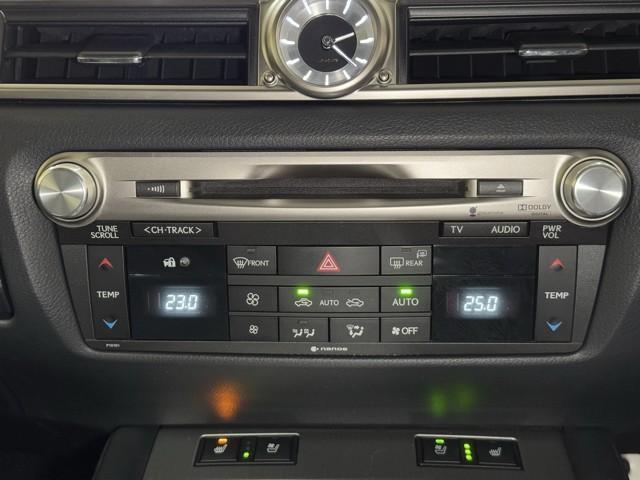 使い易いＣＤが再生できるステレオは音質も良好です！　長時間のドライブもお気に入りの音楽が有れば楽しくドライブできちゃいますね。　でも、安全の為にも音量は控えめに。
