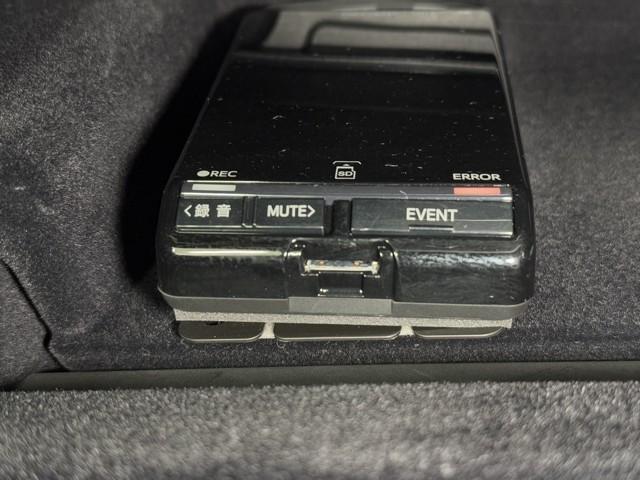 ドライブレコーダー装備してますよ。　思いでの記録や万が一の時の記録にも便利ですね。