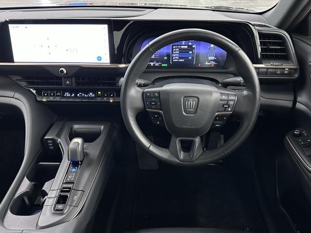 クラウンクロスオーバー Gレザーパッケージ クルーズコントロール パワーシート バックモニター 記録簿 LEDヘッドランプ レザーシート ドラレコ ETC 100V電源 フルセグTV 4WD スマートキー 盗難防止装置 キーレス ABS(4枚目)