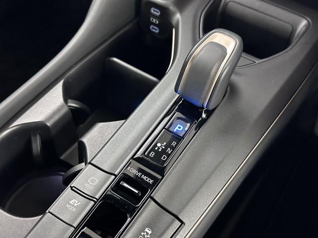 クラウンクロスオーバー Gレザーパッケージ クルーズコントロール パワーシート バックモニター 記録簿 LEDヘッドランプ レザーシート ドラレコ ETC 100V電源 フルセグTV 4WD スマートキー 盗難防止装置 キーレス ABS(9枚目)