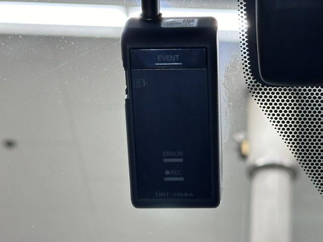 クラウンハイブリッド G 1オーナー 本革シート アルミ LEDヘッド キーフリー 記録簿 アイドリングストップ 横滑り防止機能 DVD ETC オートエアコン AUX ABS メモリナビ 盗難防止装置 エアバッグ ドラレコ(12枚目)