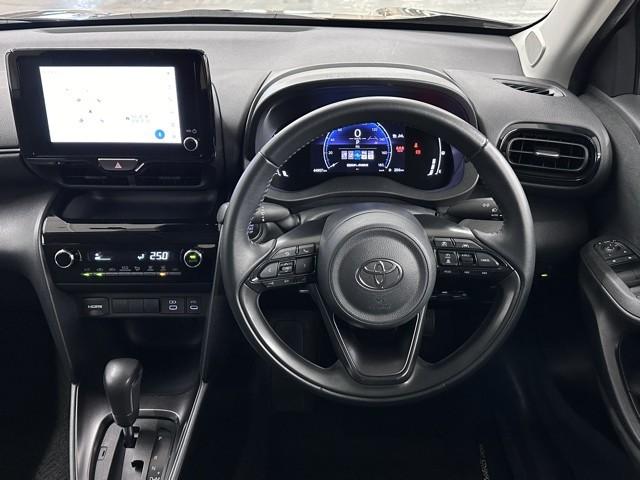 ヤリスクロス Ｇ　ＥＴＣ装備　リヤカメラ　点検記録簿　スマートエントリー　イモビライザー　オートエアコン　アルミホイール　キーレス　パワーウィンドウ　クルコン　ＡＢＳ　ドライブレコーダー　エアバッグ　パワーステアリング（4枚目）