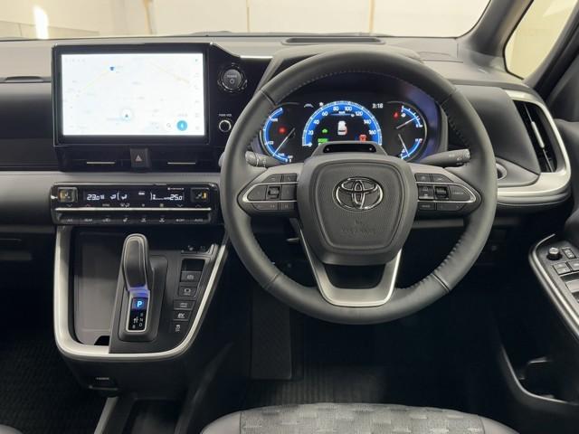 ヴォクシー ハイブリッドＳ－Ｚ　パワーウィンドウ　ＤＶＤ再生機能　インテリキー　横滑防止装置　地デジＴＶ　アクティブクルーズコントロール　１オナ　フルオートエアコン　リアカメラ　エアバッグ　ＡＢＳ　１００Ｖ充電　ナビＴＶ　ＷＡＣ（4枚目）