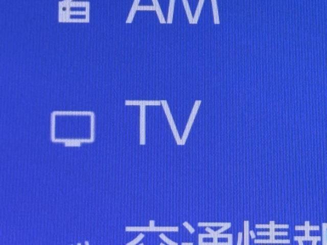 ヴォクシー ハイブリッドＳ－Ｚ　パワーウィンドウ　ＤＶＤ再生機能　インテリキー　横滑防止装置　地デジＴＶ　アクティブクルーズコントロール　１オナ　フルオートエアコン　リアカメラ　エアバッグ　ＡＢＳ　１００Ｖ充電　ナビＴＶ　ＷＡＣ（7枚目）