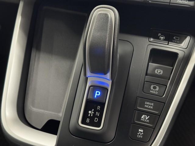 ヴォクシー ハイブリッドＳ－Ｚ　パワーウィンドウ　ＤＶＤ再生機能　インテリキー　横滑防止装置　地デジＴＶ　アクティブクルーズコントロール　１オナ　フルオートエアコン　リアカメラ　エアバッグ　ＡＢＳ　１００Ｖ充電　ナビＴＶ　ＷＡＣ（11枚目）