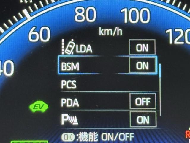 ヴォクシー ハイブリッドＳ－Ｚ　パワーウィンドウ　ＤＶＤ再生機能　インテリキー　横滑防止装置　地デジＴＶ　アクティブクルーズコントロール　１オナ　フルオートエアコン　リアカメラ　エアバッグ　ＡＢＳ　１００Ｖ充電　ナビＴＶ　ＷＡＣ（13枚目）