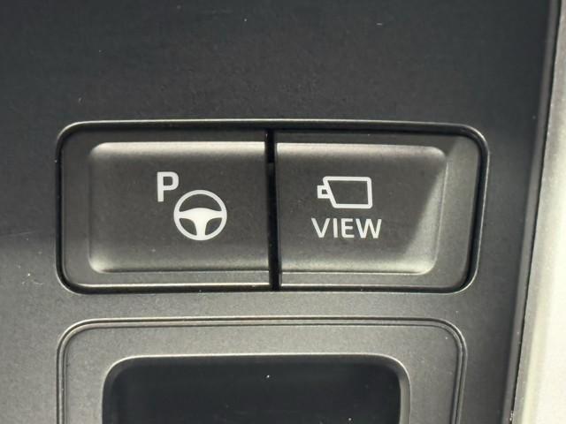 ヴォクシー ハイブリッドＳ－Ｚ　パワーウィンドウ　ＤＶＤ再生機能　インテリキー　横滑防止装置　地デジＴＶ　アクティブクルーズコントロール　１オナ　フルオートエアコン　リアカメラ　エアバッグ　ＡＢＳ　１００Ｖ充電　ナビＴＶ　ＷＡＣ（15枚目）