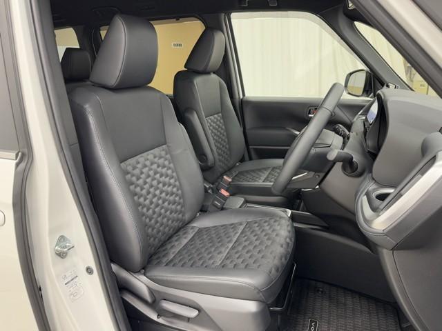 ヴォクシー ハイブリッドＳ－Ｚ　パワーウィンドウ　ＤＶＤ再生機能　インテリキー　横滑防止装置　地デジＴＶ　アクティブクルーズコントロール　１オナ　フルオートエアコン　リアカメラ　エアバッグ　ＡＢＳ　１００Ｖ充電　ナビＴＶ　ＷＡＣ（16枚目）