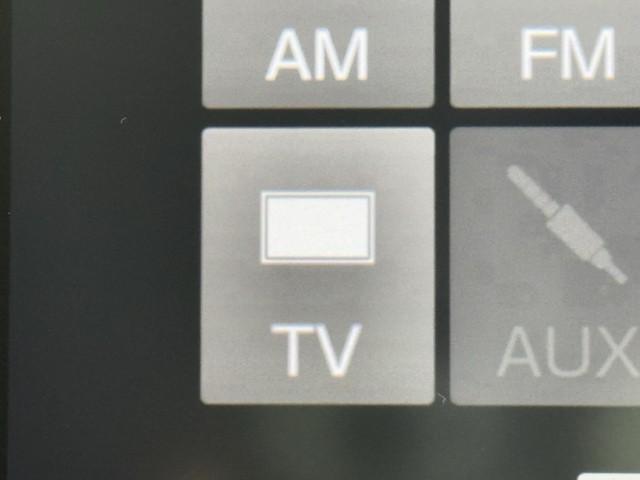 プリウスＰＨＶ Ａユーティリティプラス　ＡＣ１００Ｖ　ＬＥＤランプ　ドライブレコーダー　１オーナー　ＡＢＳ　ＡＵＸ　Ｂカメラ　スマートキー　横滑り防止機能　オートクルーズ　ＥＴＣ　盗難防止装置　オートエアコン　アルミホイール　ナビ＆ＴＶ（8枚目）