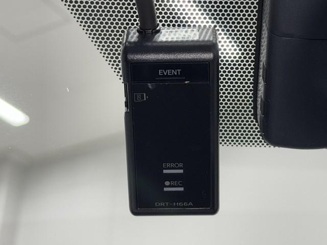 プリウスＰＨＶ Ａユーティリティプラス　ＡＣ１００Ｖ　ＬＥＤランプ　ドライブレコーダー　１オーナー　ＡＢＳ　ＡＵＸ　Ｂカメラ　スマートキー　横滑り防止機能　オートクルーズ　ＥＴＣ　盗難防止装置　オートエアコン　アルミホイール　ナビ＆ＴＶ（9枚目）