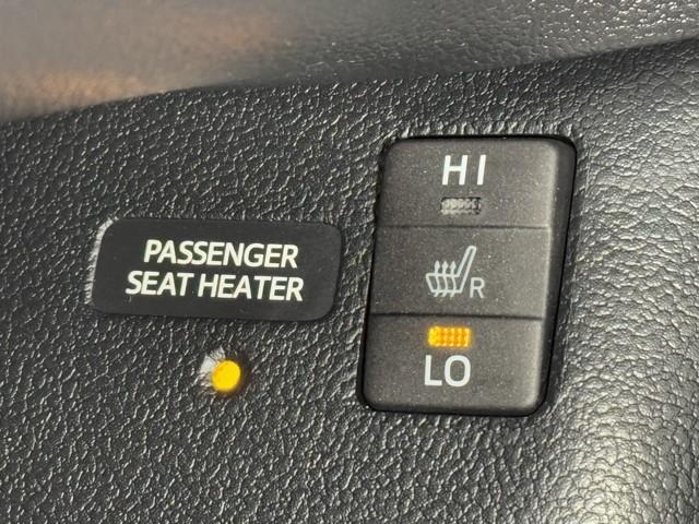 プリウスＰＨＶ Ａユーティリティプラス　ＡＣ１００Ｖ　ＬＥＤランプ　ドライブレコーダー　１オーナー　ＡＢＳ　ＡＵＸ　Ｂカメラ　スマートキー　横滑り防止機能　オートクルーズ　ＥＴＣ　盗難防止装置　オートエアコン　アルミホイール　ナビ＆ＴＶ（15枚目）