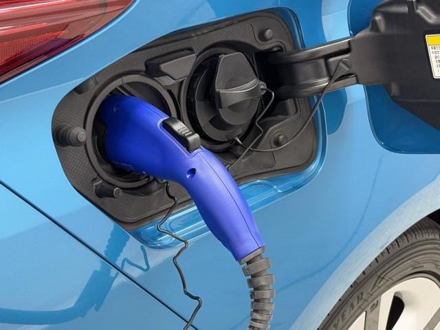 プリウスＰＨＶ Ａユーティリティプラス　ＡＣ１００Ｖ　ＬＥＤランプ　ドライブレコーダー　１オーナー　ＡＢＳ　ＡＵＸ　Ｂカメラ　スマートキー　横滑り防止機能　オートクルーズ　ＥＴＣ　盗難防止装置　オートエアコン　アルミホイール　ナビ＆ＴＶ（18枚目）