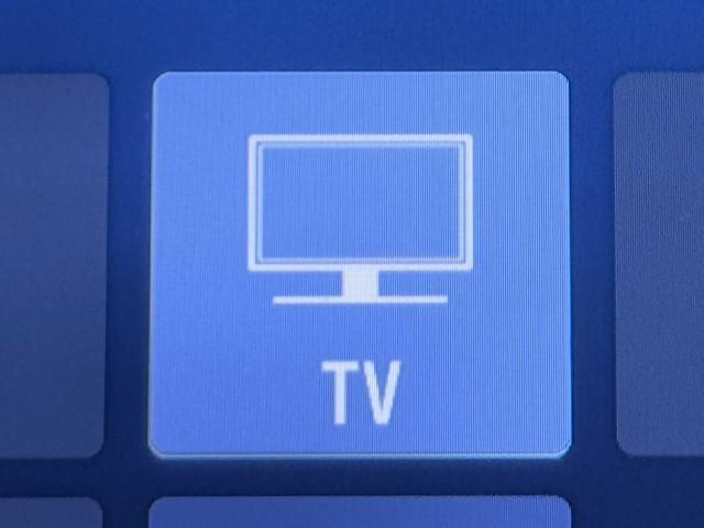 ヴォクシー ＺＳ　煌ＩＩＩ　プリクラッシュ　スマートキ　アイスト　ＤＶＤ再生機能　記録簿付き　横滑り防止装置　ナビＴＶ　アルミ　三列シート　ＷＡＣ　盗難防止　オートエアコン　キーレス　ＥＴＣ装備　パワステ　メモリナビ　クルコン（7枚目）