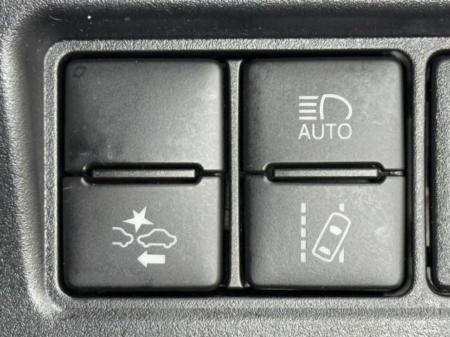 ヴォクシー ＺＳ　煌ＩＩＩ　プリクラッシュ　スマートキ　アイスト　ＤＶＤ再生機能　記録簿付き　横滑り防止装置　ナビＴＶ　アルミ　三列シート　ＷＡＣ　盗難防止　オートエアコン　キーレス　ＥＴＣ装備　パワステ　メモリナビ　クルコン（14枚目）