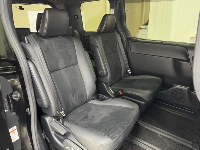 ヴォクシー ＺＳ　煌ＩＩＩ　プリクラッシュ　スマートキ　アイスト　ＤＶＤ再生機能　記録簿付き　横滑り防止装置　ナビＴＶ　アルミ　三列シート　ＷＡＣ　盗難防止　オートエアコン　キーレス　ＥＴＣ装備　パワステ　メモリナビ　クルコン（17枚目）