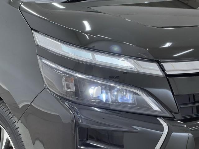 ヴォクシー ＺＳ　煌ＩＩＩ　プリクラッシュ　スマートキ　アイスト　ＤＶＤ再生機能　記録簿付き　横滑り防止装置　ナビＴＶ　アルミ　三列シート　ＷＡＣ　盗難防止　オートエアコン　キーレス　ＥＴＣ装備　パワステ　メモリナビ　クルコン（18枚目）