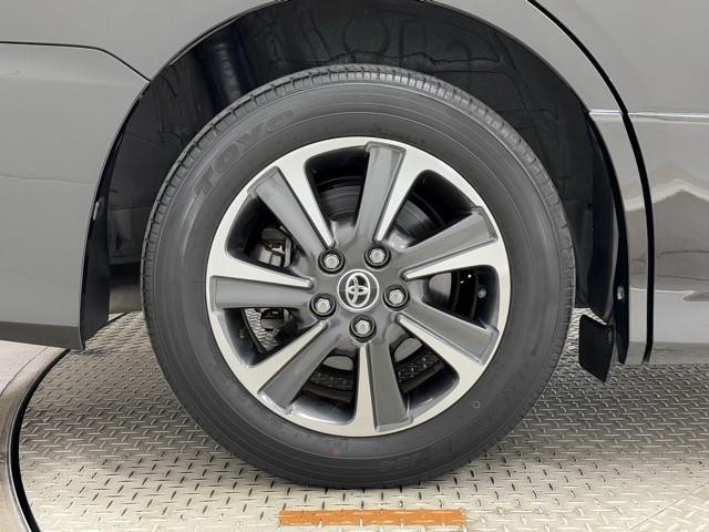 ヴォクシー ＺＳ　煌ＩＩＩ　プリクラッシュ　スマートキ　アイスト　ＤＶＤ再生機能　記録簿付き　横滑り防止装置　ナビＴＶ　アルミ　三列シート　ＷＡＣ　盗難防止　オートエアコン　キーレス　ＥＴＣ装備　パワステ　メモリナビ　クルコン（19枚目）