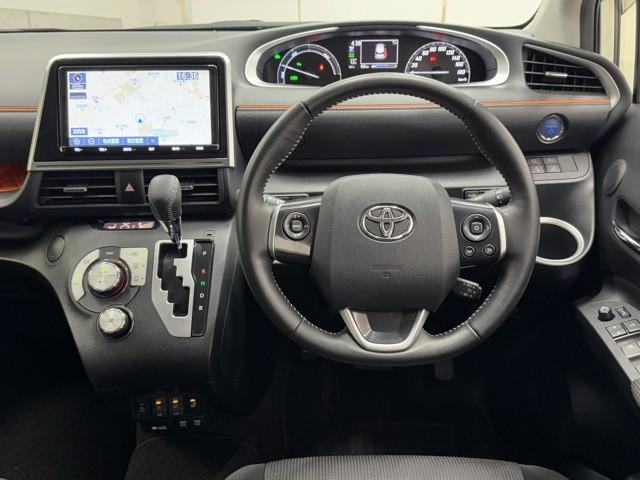 シエンタ ハイブリッド　ファンベースＧ　ＥＳＣ　エコモード　プリクラッシュセーフティー　パワステ　メディアプレイヤー接続　運転席エアバック　整備記録簿　バックモニタ－　ＬＥＤライト　イモビライザー　ＡＷ　フルセグＴＶ　ドライブレコーダー（4枚目）