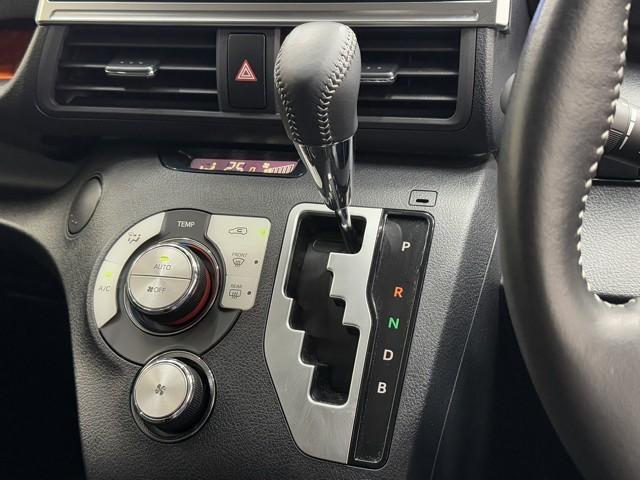 シエンタ ハイブリッド　ファンベースＧ　ＥＳＣ　エコモード　プリクラッシュセーフティー　パワステ　メディアプレイヤー接続　運転席エアバック　整備記録簿　バックモニタ－　ＬＥＤライト　イモビライザー　ＡＷ　フルセグＴＶ　ドライブレコーダー（12枚目）