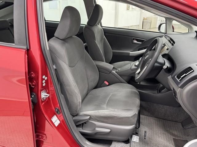 プリウス Ｓ　アイドリングストップ搭載　Ｂモニタ－　フルセグ地デジ　インテリキー　ＨＤＤナビゲーション　デュアルエアバック　エアＢ　イモビライザー　ＤＶＤ再生可能　ナビＴＶ　ＡＵＴＯエアコン　横スベリ防止　ＡＢＳ（15枚目）