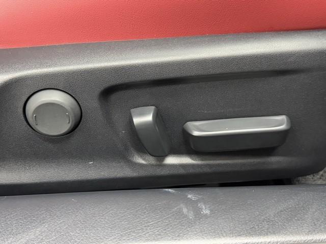 ＲＣ ＲＣ３００　Ｆスポーツ　プリクラッシュ　本革　ＡＵＸ　ワンオーナー車　ＬＥＤヘッド　メモリーナビ　ＤＶＤ再生　アルミホイール　クルーズコントロール　ナビＴＶ　地デジ　エアコン　ドラレコ　横滑り防止装置　パワーシート　ＥＴＣ（16枚目）