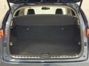 とても広々、大きな開口部の荷室スペースですね。　開口部広々だから、大きな荷物も楽々収納出来ちゃいますね。　荷物スペースは広いほうがいいですよね。