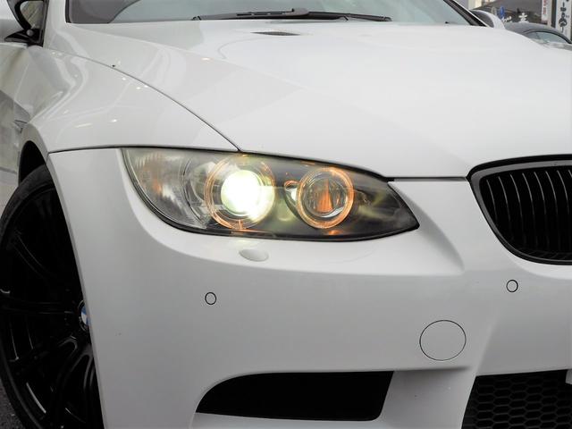 M3クーペ 4.0L V8 7速DCT 19インチアルミホイール アクラボビッチマフラー カーボンルーフ&リップスポイラー 電子制御ダンパーコントロール パドルシフト 電動シート シートヒーター 電動リアシェード(16枚目)