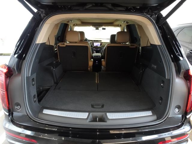 キャデラックＸＴ６ プラチナム　正規ディーラー車　ワンオーナー車両　アップルカープレイ　純正２０インチアルミホイール　３列シート　ＥＴＣ　４ＷＤ　ステアリングヒーター　ベンチレーション　アダプティブクルーズコントロール（17枚目）