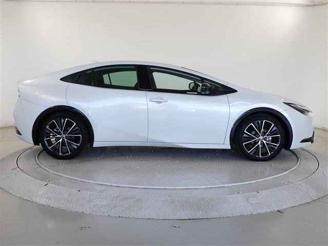 プリウス Z フルセグ メモリーナビ バックカメラ 衝突被害軽減システム ETC LEDヘッドランプ ミュージックプレイヤー接続可 記録簿 安全装備 展示・試乗車 オートクルーズコントロール 電動シート ナビ&TV(8枚目)