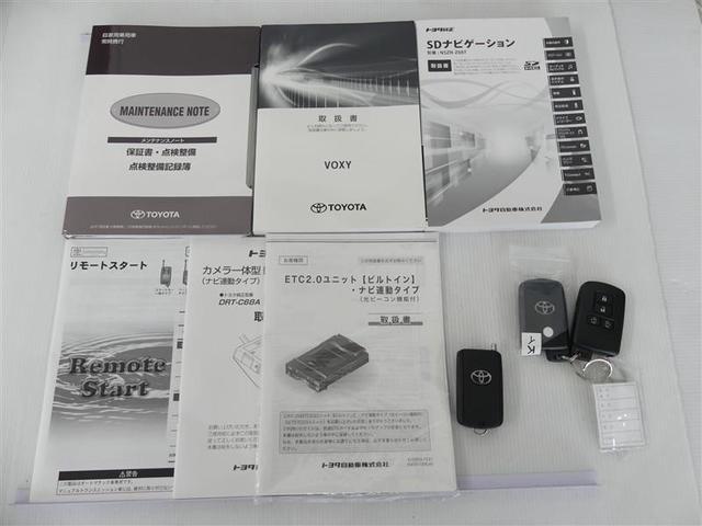 ヴォクシー ZS 煌II フルセグ メモリーナビ 後席モニター バックカメラ ドラレコ 衝突被害軽減システム ETC 両側電動スライド LEDヘッドランプ フルエアロ 3列シート ウオークスルー ワンオーナー DVD再生 CD(11枚目)