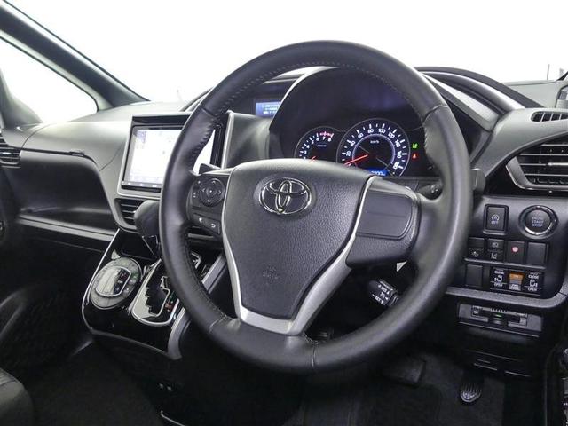 ヴォクシー ZS 煌II 4WD フルセグ メモリーナビ 後席モニター バックカメラ 衝突被害軽減システム ETC 両側電動スライド LEDヘッドランプ 3列シート ウオークスルー DVD再生 記録簿 乗車定員7人 ナビ&TV(4枚目)