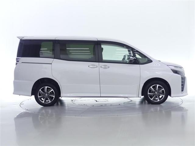 ヴォクシー ZS 煌II 4WD フルセグ メモリーナビ 後席モニター バックカメラ 衝突被害軽減システム ETC 両側電動スライド LEDヘッドランプ 3列シート ウオークスルー DVD再生 記録簿 乗車定員7人 ナビ&TV(7枚目)