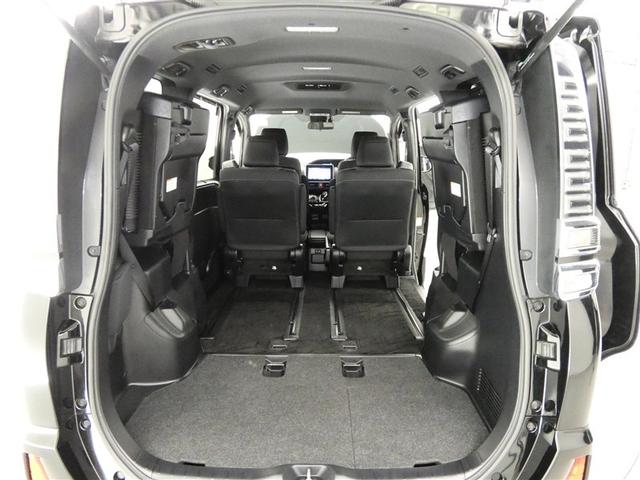 ヴォクシー ハイブリッドＺＳ　フルセグ　メモリーナビ　バックカメラ　衝突被害軽減システム　ＥＴＣ　両側電動スライド　ＬＥＤヘッドランプ　３列シート　ワンオーナー　ＤＶＤ再生　記録簿　乗車定員７人　オートクルーズコントロール　ＣＤ（9枚目）