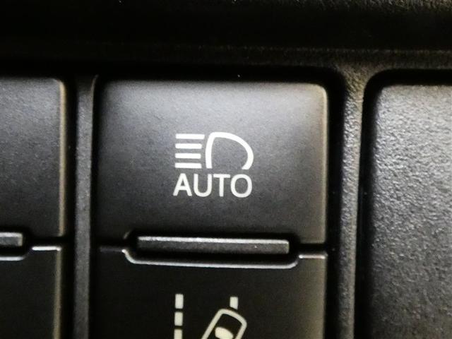 ヴォクシー ハイブリッドＺＳ　フルセグ　メモリーナビ　バックカメラ　衝突被害軽減システム　ＥＴＣ　両側電動スライド　ＬＥＤヘッドランプ　３列シート　ワンオーナー　ＤＶＤ再生　記録簿　乗車定員７人　オートクルーズコントロール　ＣＤ（20枚目）