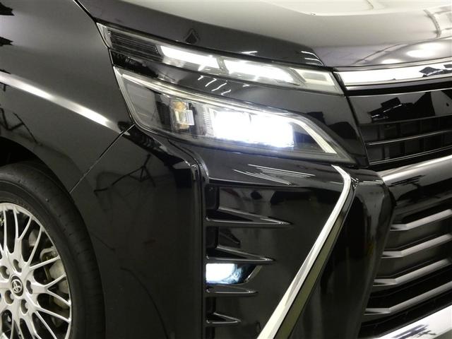 ヴォクシー ハイブリッドＺＳ　フルセグ　メモリーナビ　バックカメラ　衝突被害軽減システム　ＥＴＣ　両側電動スライド　ＬＥＤヘッドランプ　３列シート　ワンオーナー　ＤＶＤ再生　記録簿　乗車定員７人　オートクルーズコントロール　ＣＤ（28枚目）