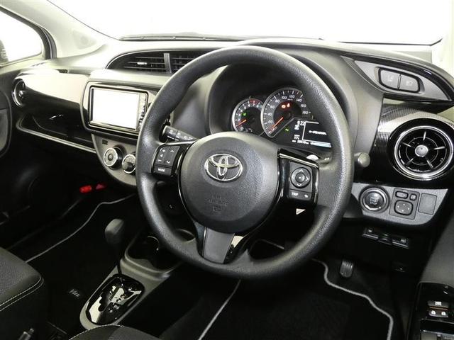 ヴィッツ Ｆ　セーフティーエディションＩＩ　ワンセグ　メモリーナビ　バックカメラ　衝突被害軽減システム　ＥＴＣ　ＬＥＤヘッドランプ　ワンオーナー　記録簿　アイドリングストップ　ナビ＆ＴＶ　ＣＤ　盗難防止装置　スマートキー　キーレス（4枚目）