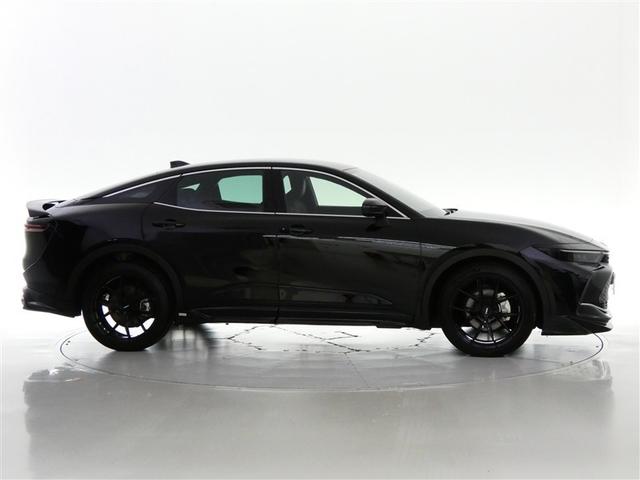 クラウンクロスオーバー ＲＳアドバンスド　革シート　４ＷＤ　フルセグ　メモリーナビ　バックカメラ　ドラレコ　衝突被害軽減システム　ＥＴＣ　ＬＥＤヘッドランプ　フルエアロ　ミュージックプレイヤー接続可　記録簿　安全装備　展示・試乗車　電動シート（2枚目）